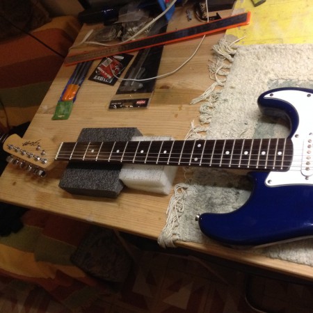 Colocación de cuerdas nuevas.